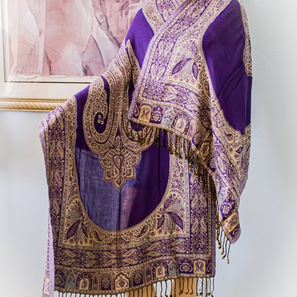 ELEGANT SILK JACQUARD STOLE - Picture 4 of 9